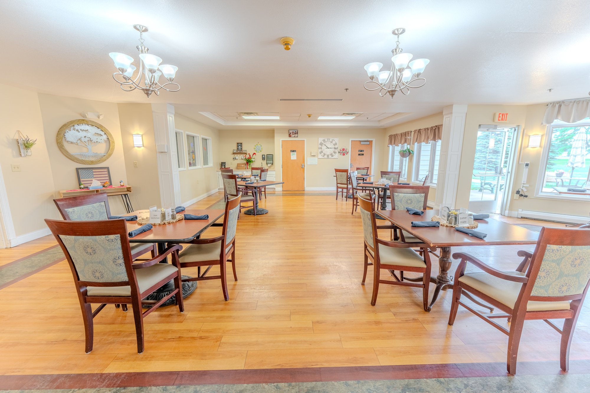 LHESC_AL_dining_010